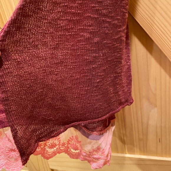 Daytrip boho knit top with faux buttons and lace accents. Size L. PTP 18” - Picture 10 of 10